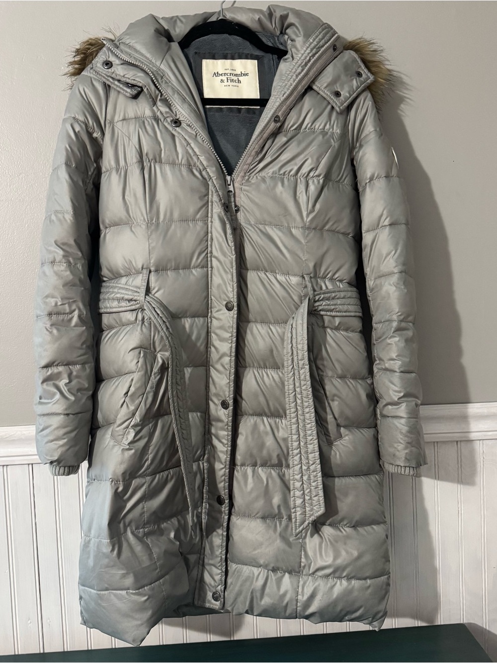 Abercrombie & Fitch Belted Puffer Parka Faux Fur on Hood Light Metallic Gray Med